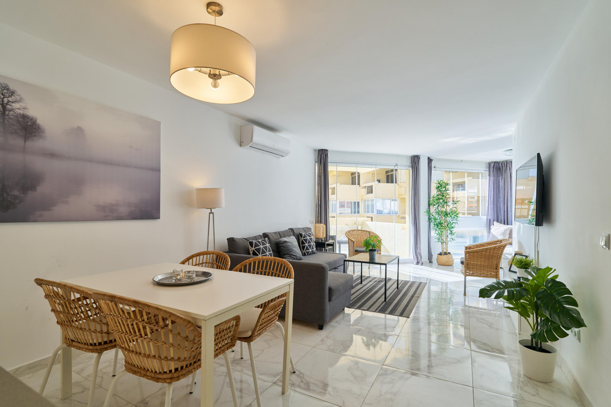 Se vende Apartamento Planta Media de 2 dormitorios en Costa Del Sol, Málaga, España