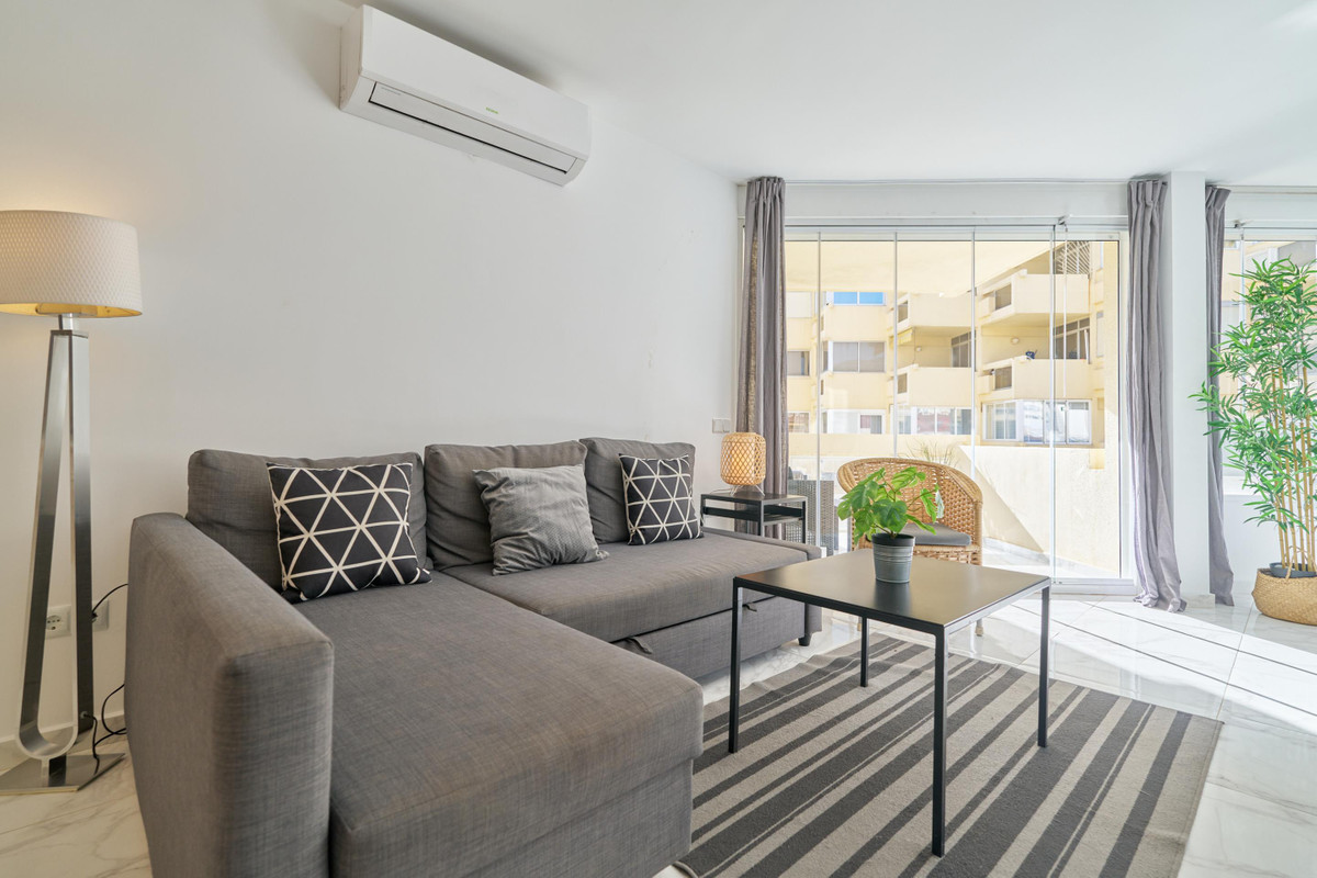 Se vende Apartamento Planta Media de 2 dormitorios en Costa Del Sol, Málaga, España