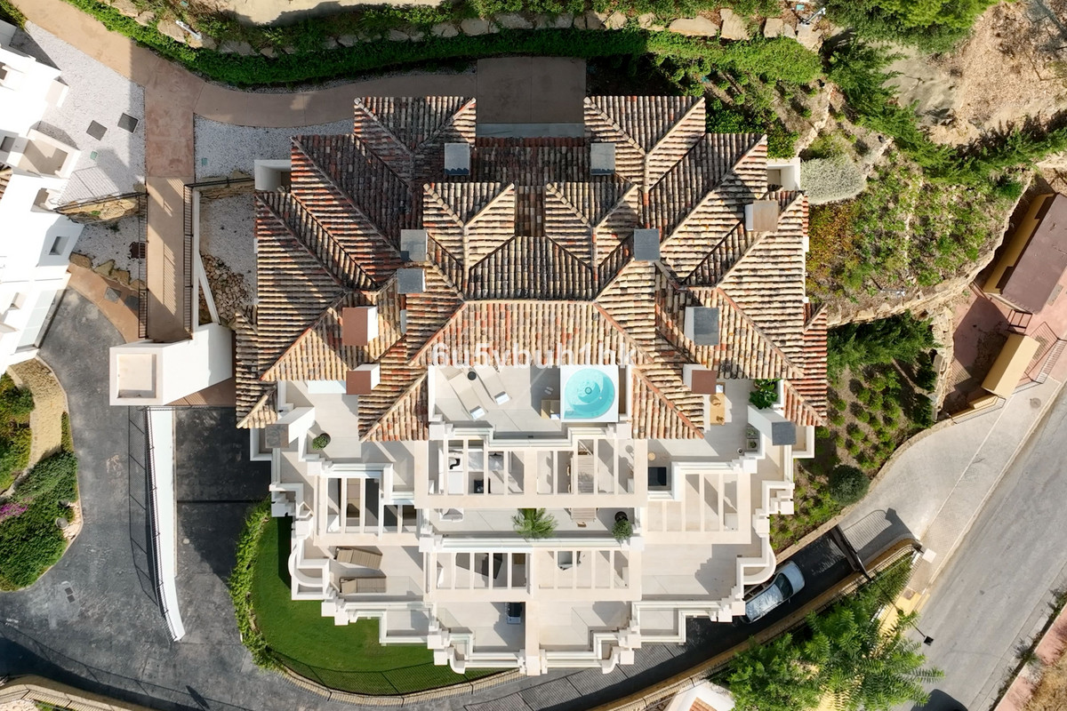3 Bed Apartment for sale in Nueva Andalucía Costa Del Sol, Málaga, Spain