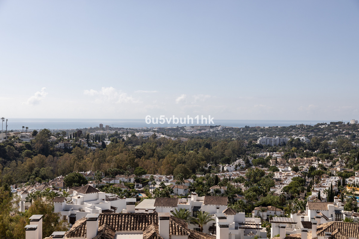 3 Bed Apartment for sale in Nueva Andalucía Costa Del Sol, Málaga, Spain