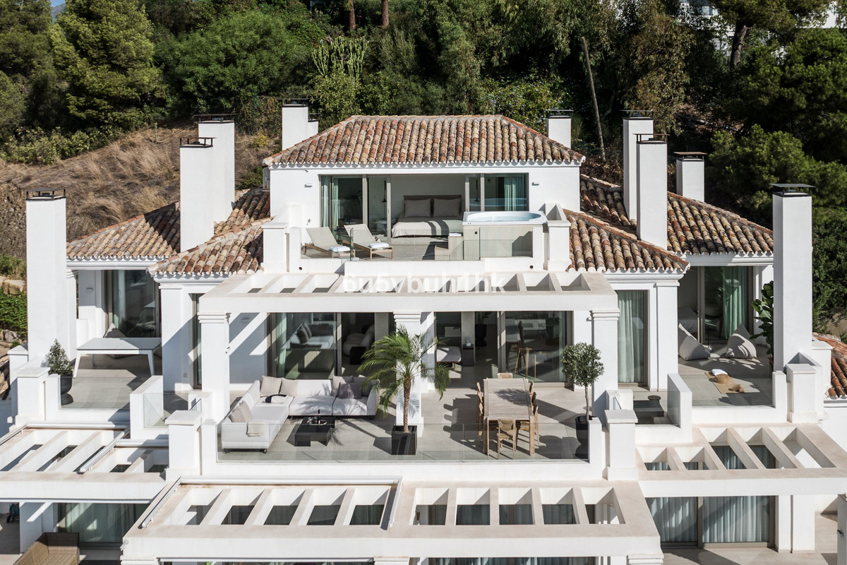 3 Bed Apartment for sale in Nueva Andalucía Costa Del Sol, Málaga, Spain