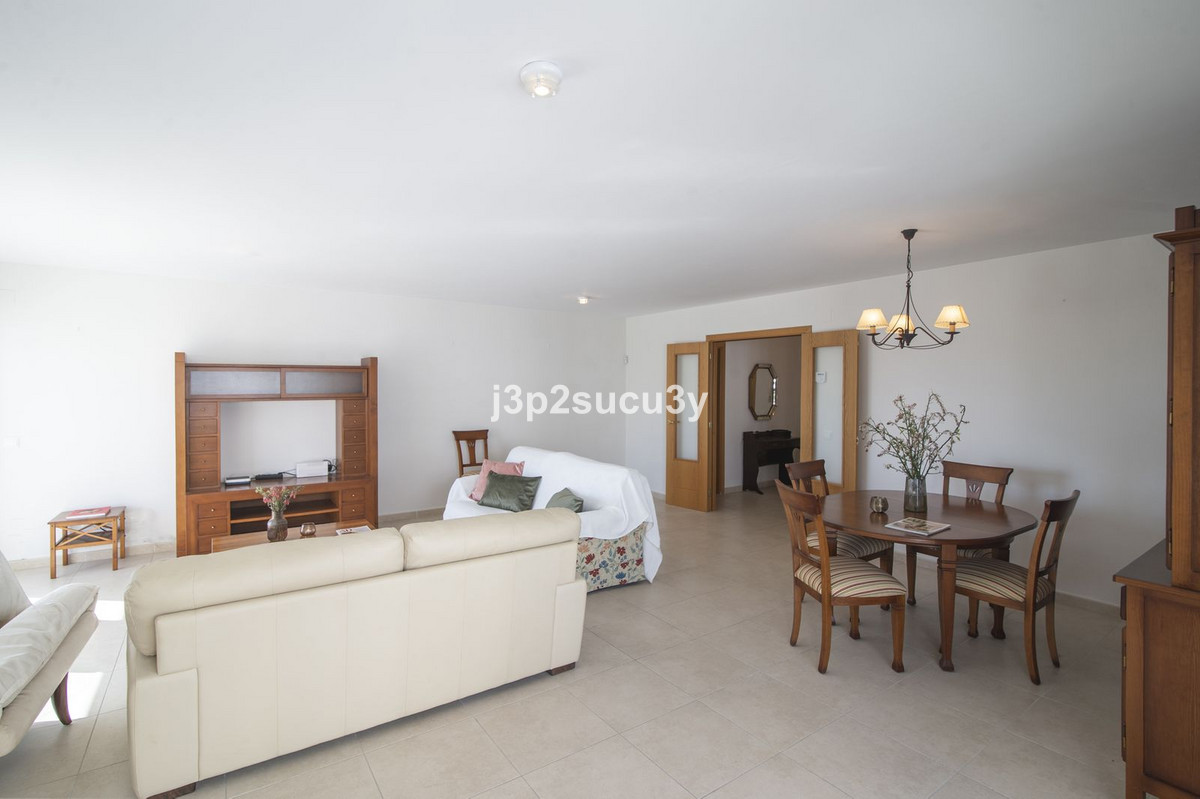 4 Bed Apartment for sale in Nueva Andalucía Costa Del Sol, Málaga, Spain