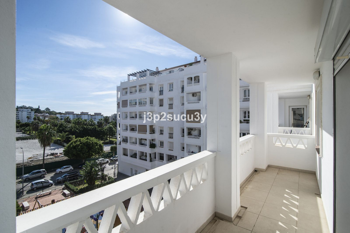 4 Bed Apartment for sale in Nueva Andalucía Costa Del Sol, Málaga, Spain