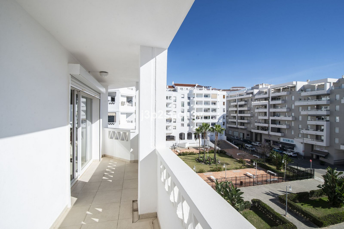 4 Bed Apartment for sale in Nueva Andalucía Costa Del Sol, Málaga, Spain
