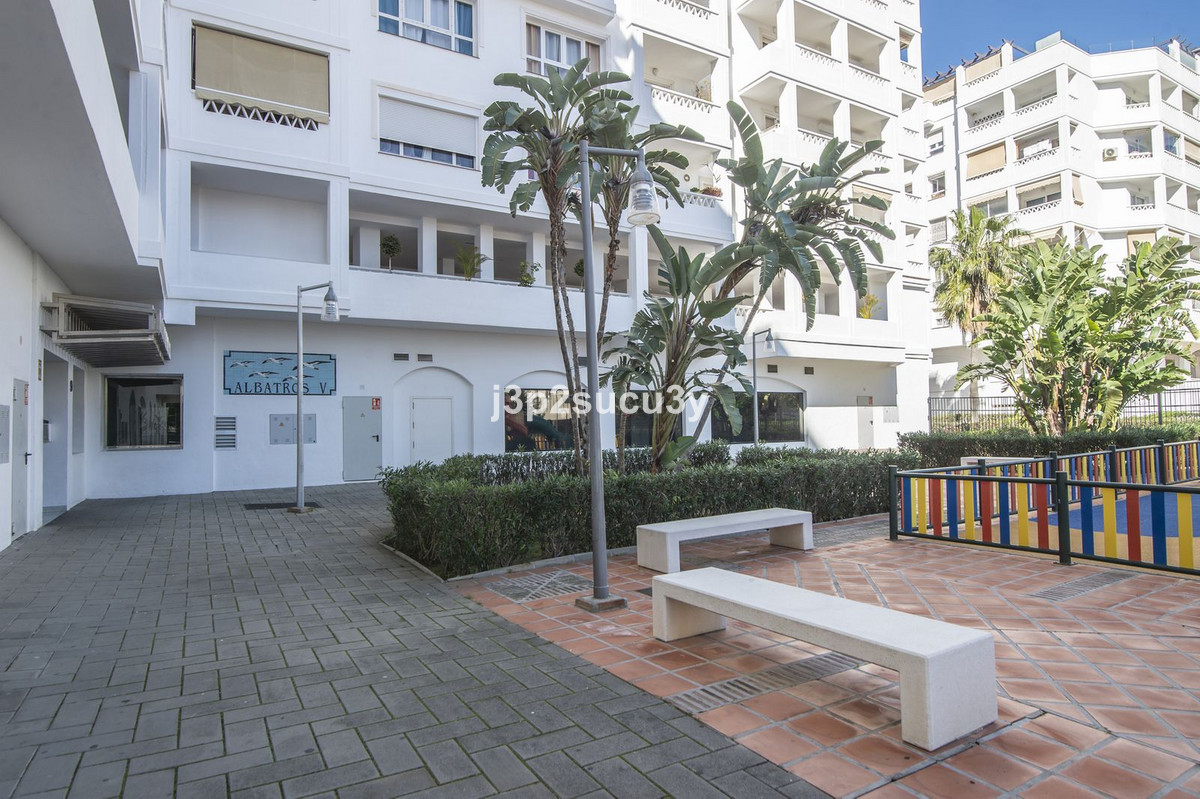 4 Bed Apartment for sale in Nueva Andalucía Costa Del Sol, Málaga, Spain