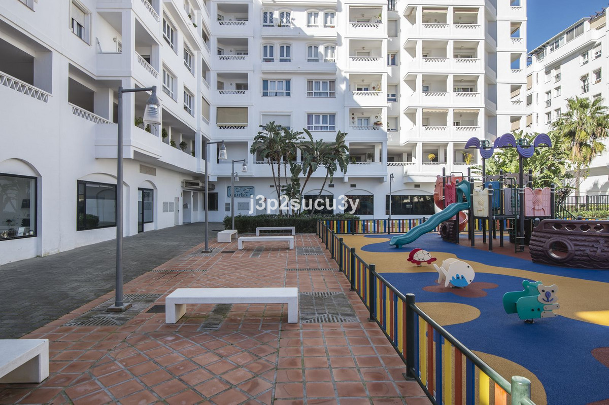 4 Bed Apartment for sale in Nueva Andalucía Costa Del Sol, Málaga, Spain