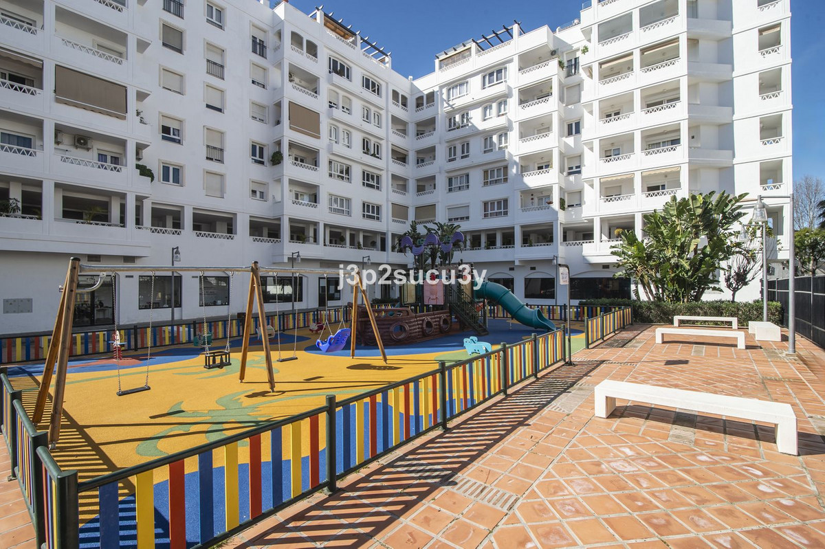 4 Bed Apartment for sale in Nueva Andalucía Costa Del Sol, Málaga, Spain