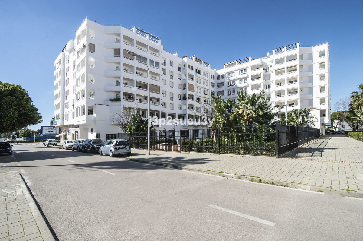 4 Bed Apartment for sale in Nueva Andalucía Costa Del Sol, Málaga, Spain