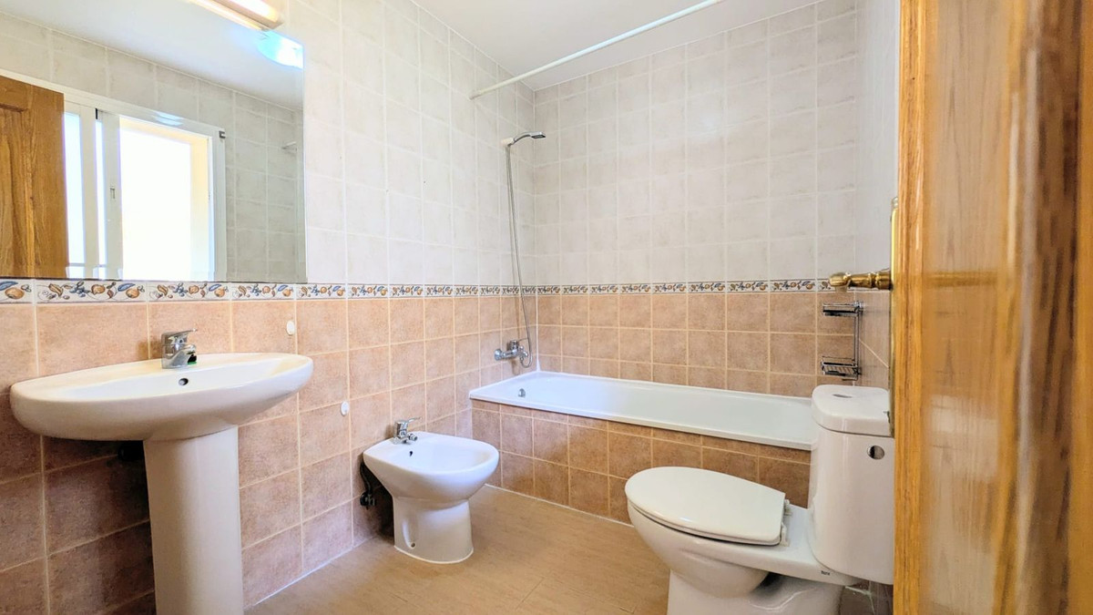 2 Bed Apartment for sale in Las Lagunas Costa Del Sol, Málaga, Spain