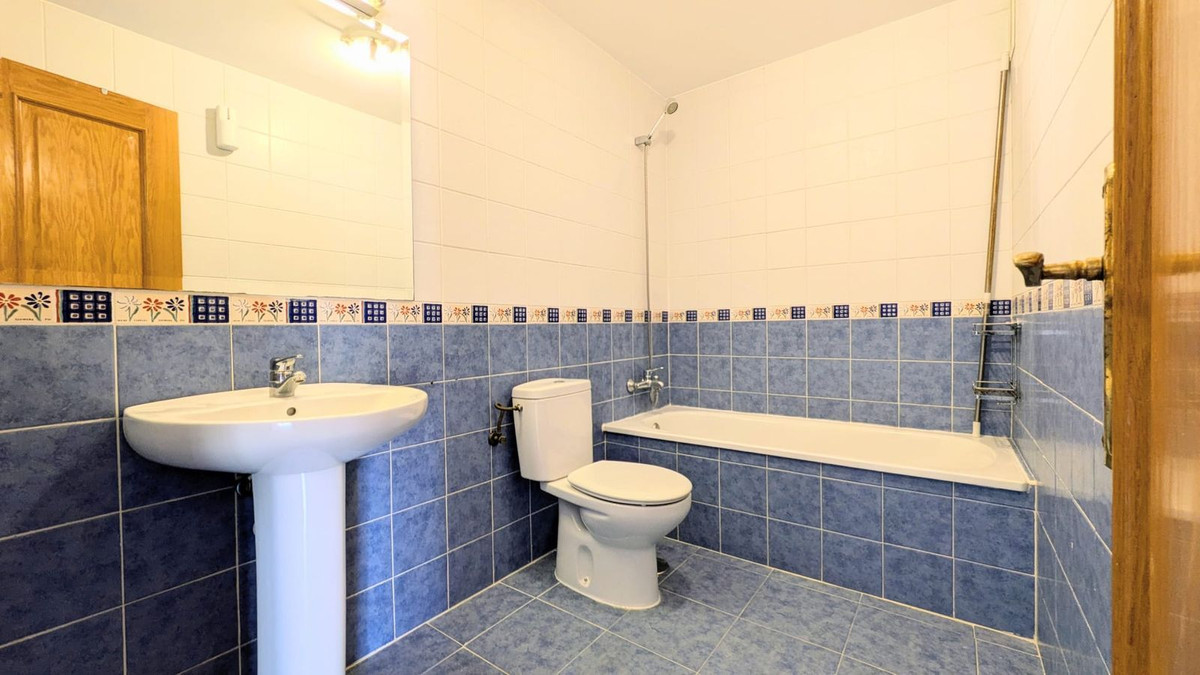 2 Bed Apartment for sale in Las Lagunas Costa Del Sol, Málaga, Spain