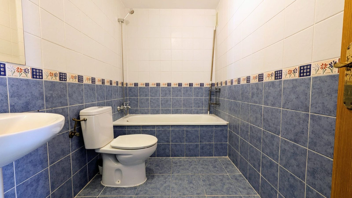 2 Bed Apartment for sale in Las Lagunas Costa Del Sol, Málaga, Spain