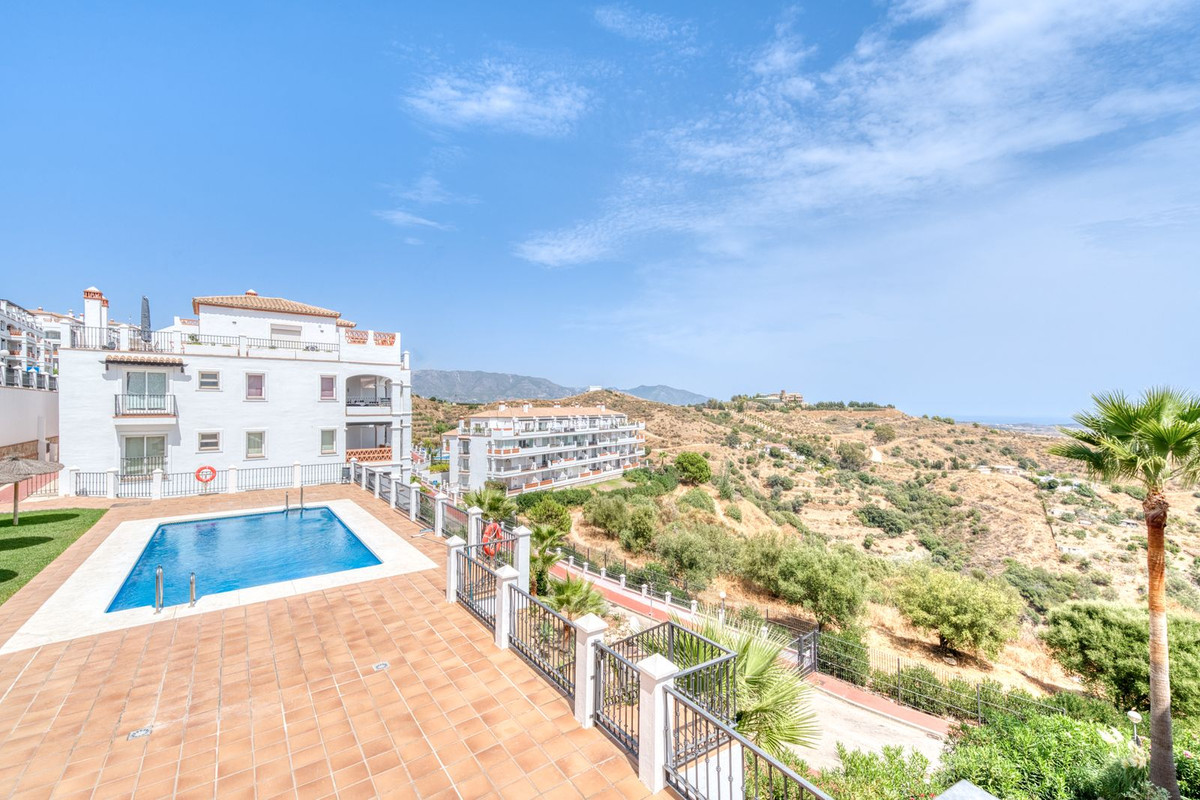 2 Bed Apartment for sale in Calahonda Costa Del Sol, Málaga, Spain