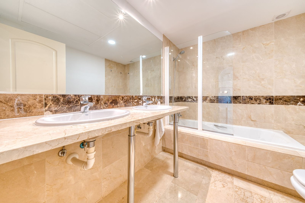 2 Bed Apartment for sale in Calahonda Costa Del Sol, Málaga, Spain