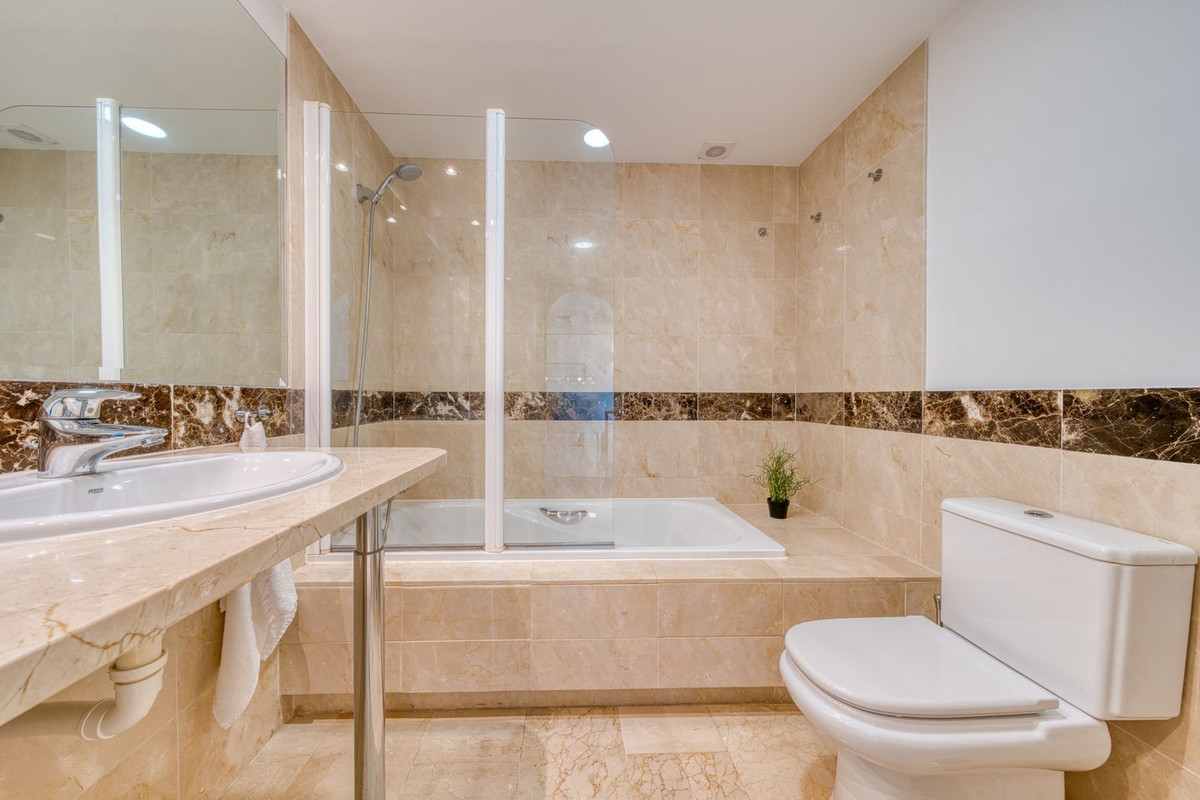 2 Bed Apartment for sale in Calahonda Costa Del Sol, Málaga, Spain