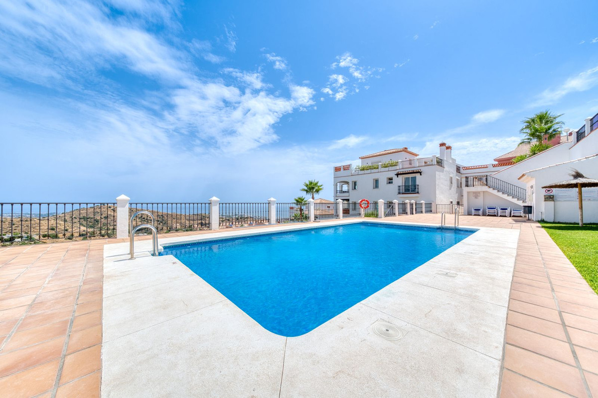 2 Bed Apartment for sale in Calahonda Costa Del Sol, Málaga, Spain