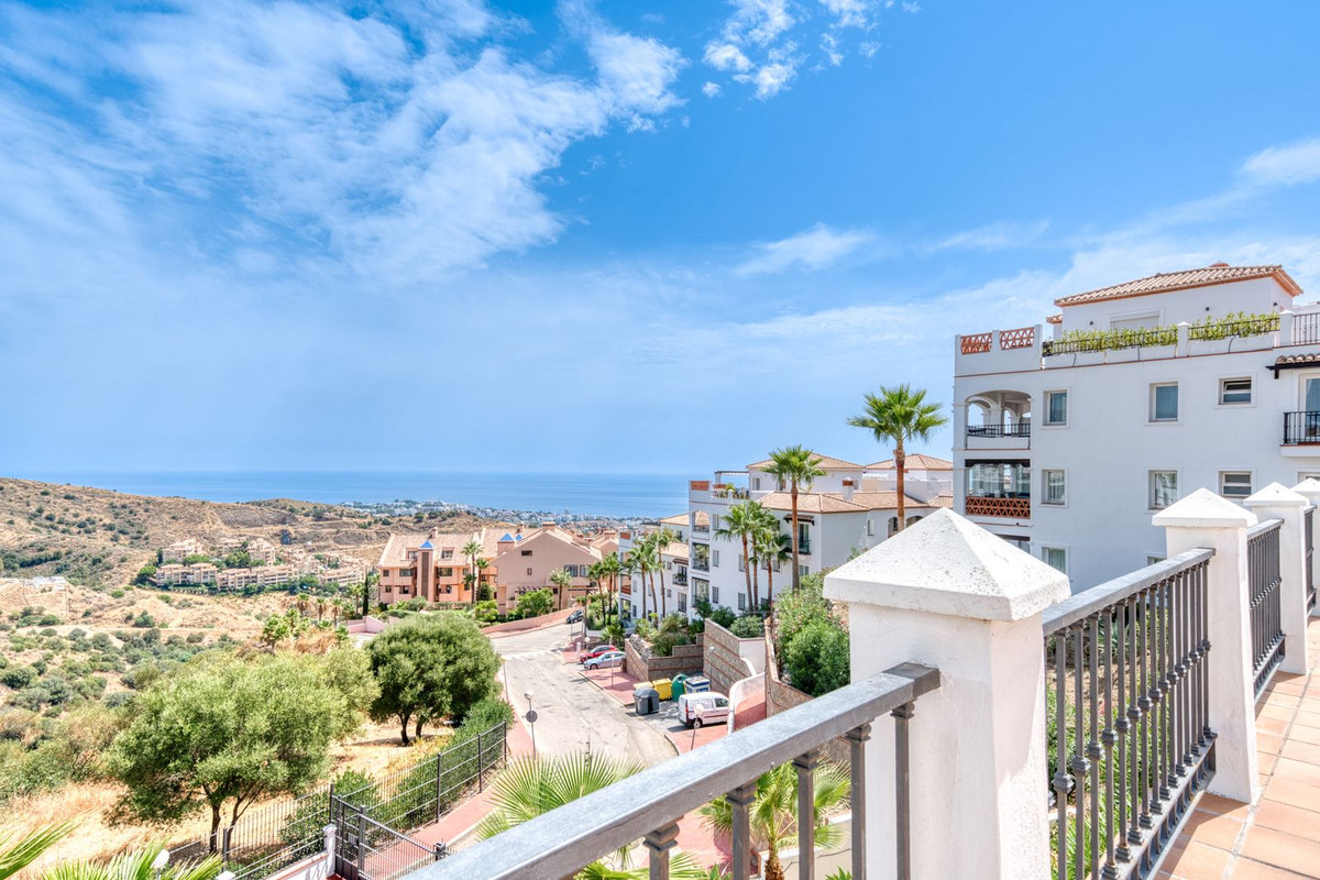 2 Bed Apartment for sale in Calahonda Costa Del Sol, Málaga, Spain