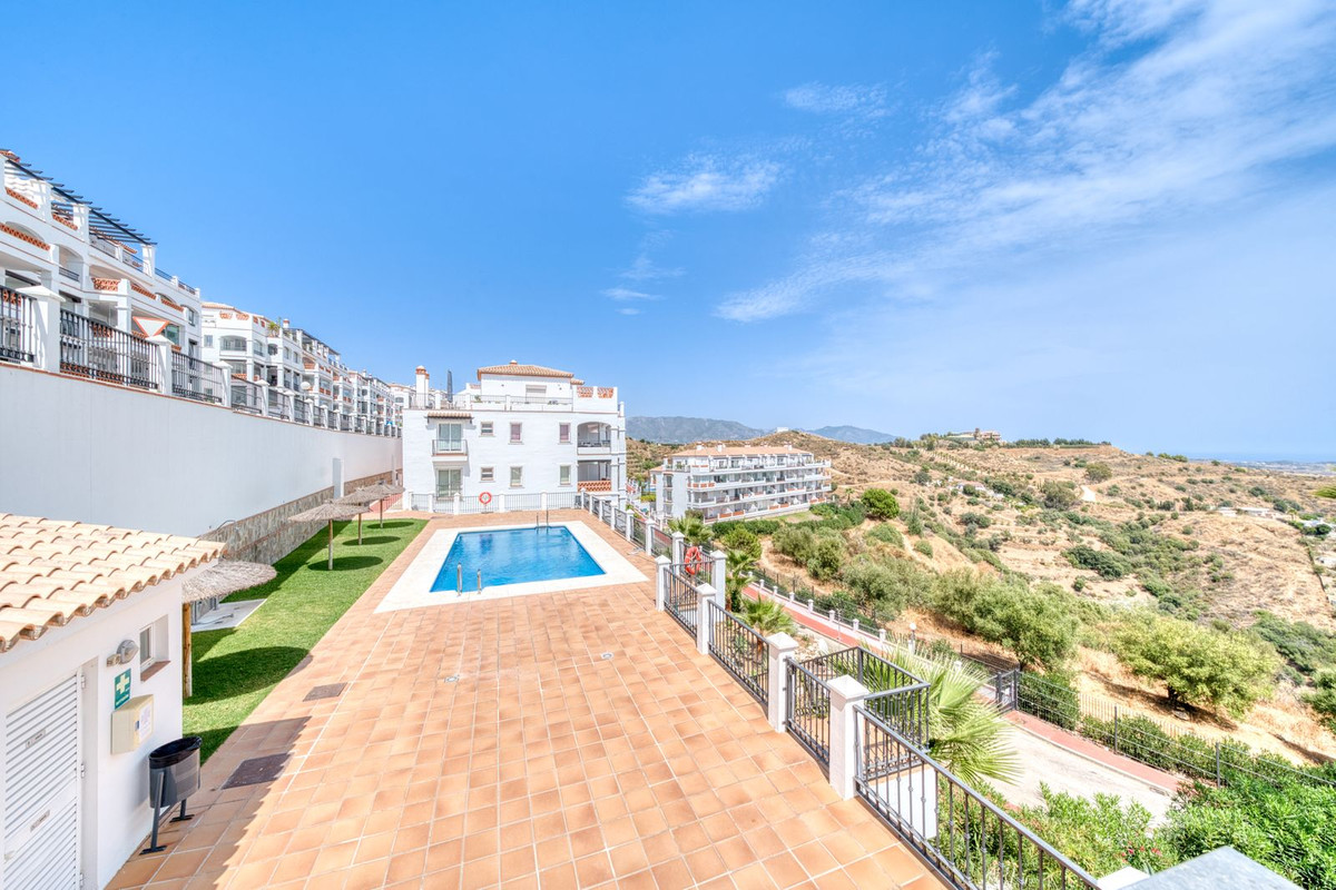 2 Bed Apartment for sale in Calahonda Costa Del Sol, Málaga, Spain