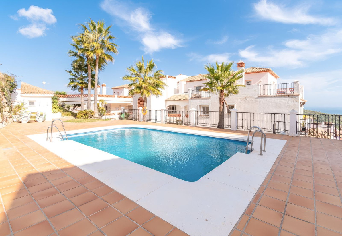 2 Bed Apartment for sale in Calahonda Costa Del Sol, Málaga, Spain