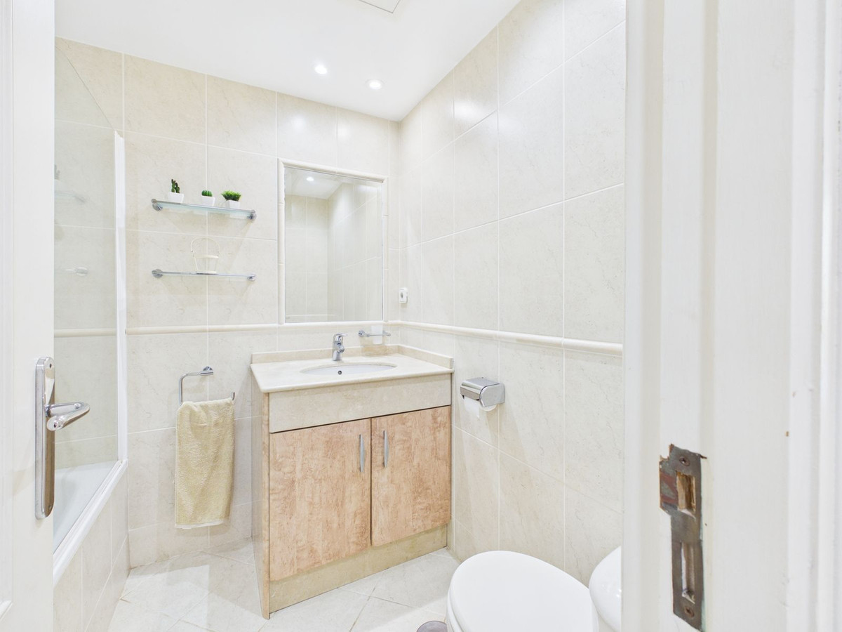 Se vende Apartamento Planta Baja de 2 dormitorios en Costa Del Sol, Málaga, España