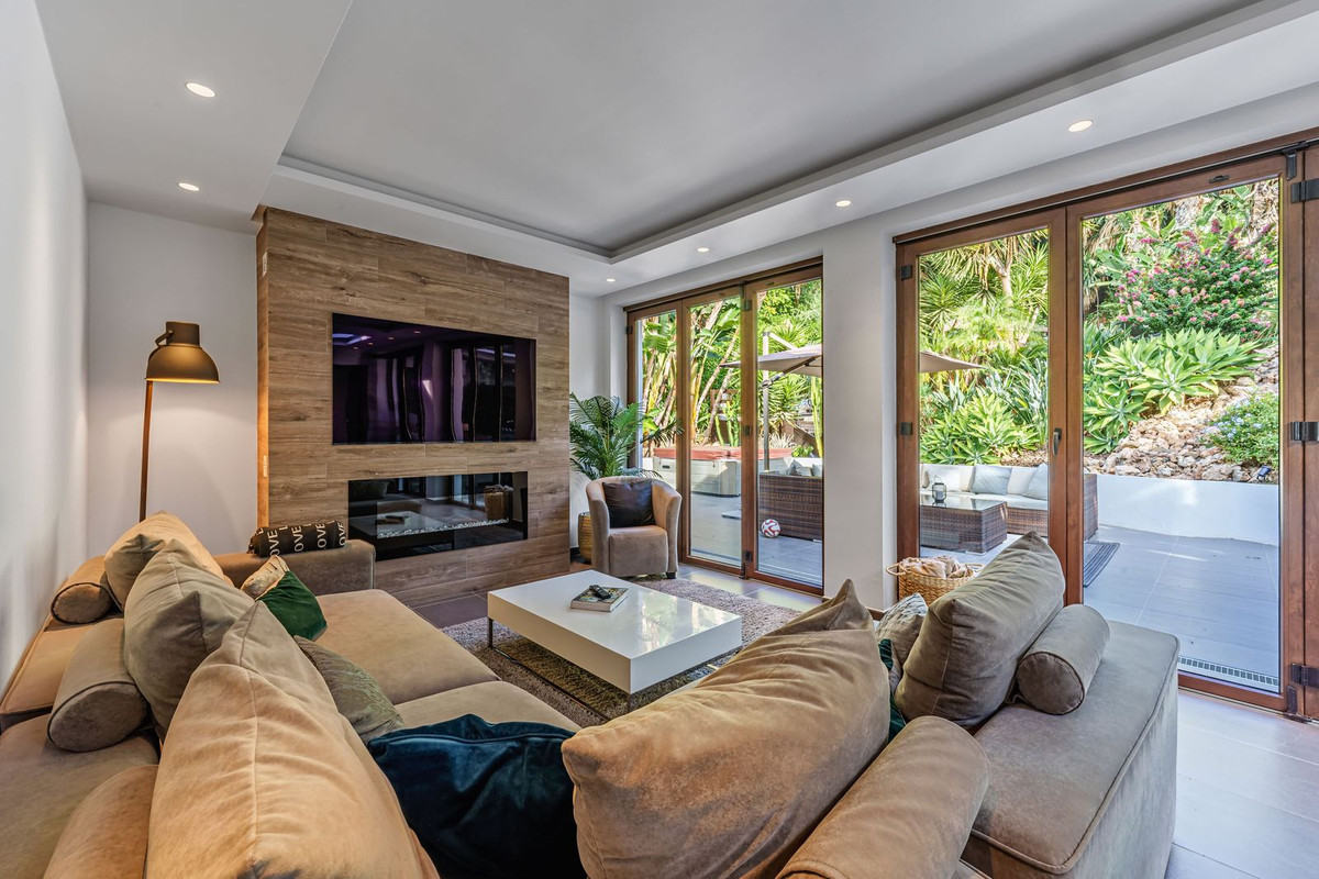 5 Bed Townhouse for sale in Marbella Costa Del Sol, Málaga, Spain