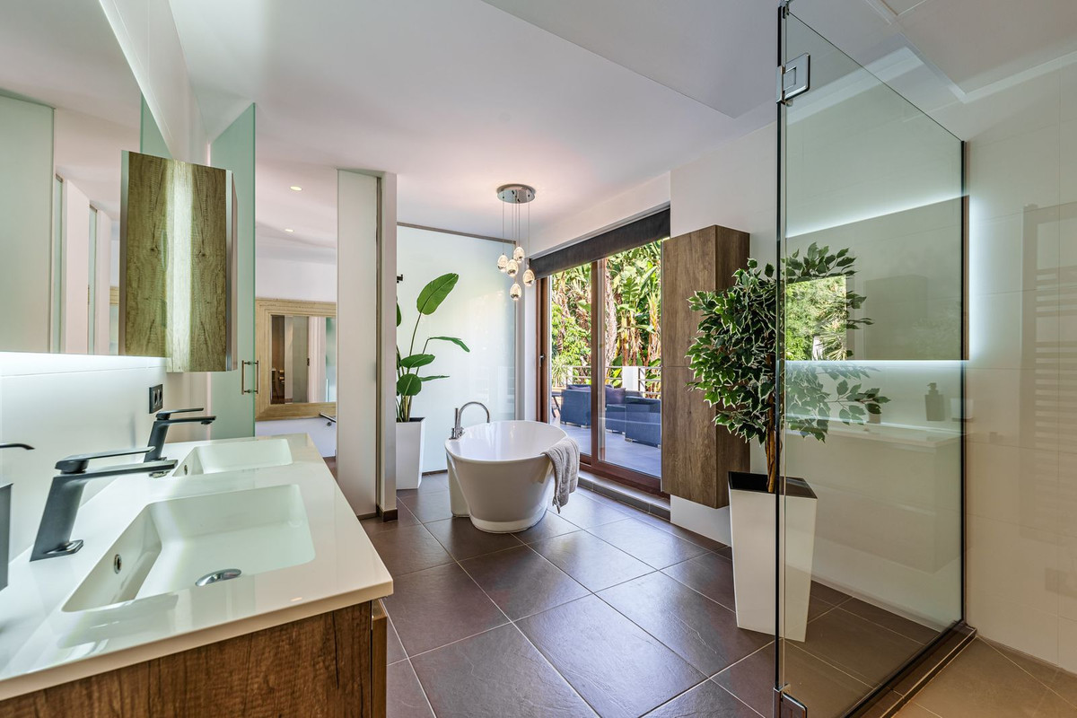 5 Bed Townhouse for sale in Marbella Costa Del Sol, Málaga, Spain