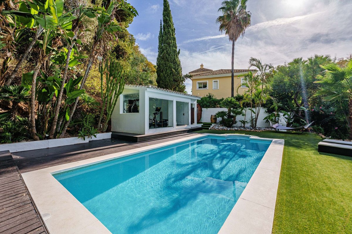 5 Bed Townhouse for sale in Marbella Costa Del Sol, Málaga, Spain