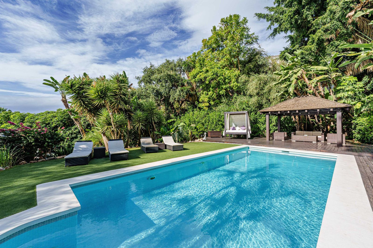 5 Bed Townhouse for sale in Marbella Costa Del Sol, Málaga, Spain