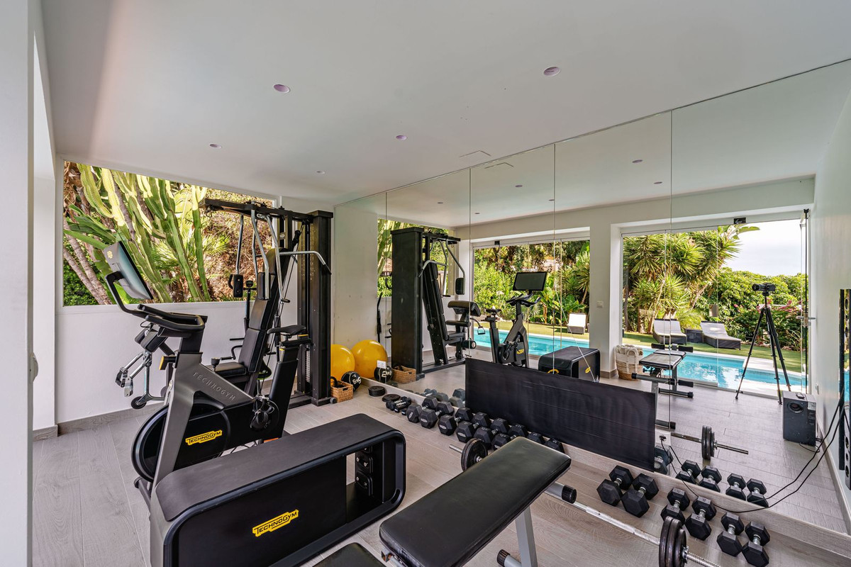 5 Bed Townhouse for sale in Marbella Costa Del Sol, Málaga, Spain
