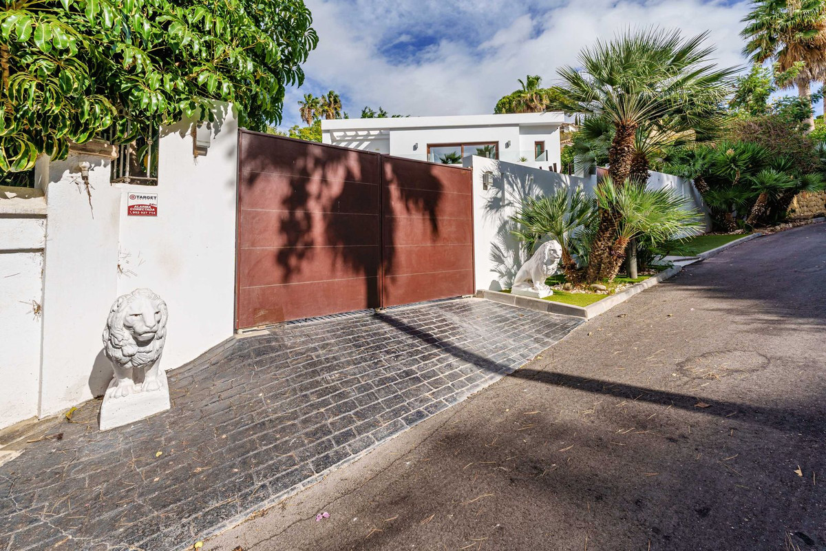 5 Bed Townhouse for sale in Marbella Costa Del Sol, Málaga, Spain
