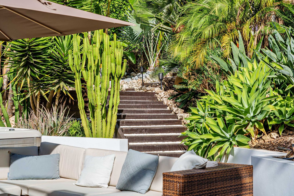 5 Bed Townhouse for sale in Marbella Costa Del Sol, Málaga, Spain