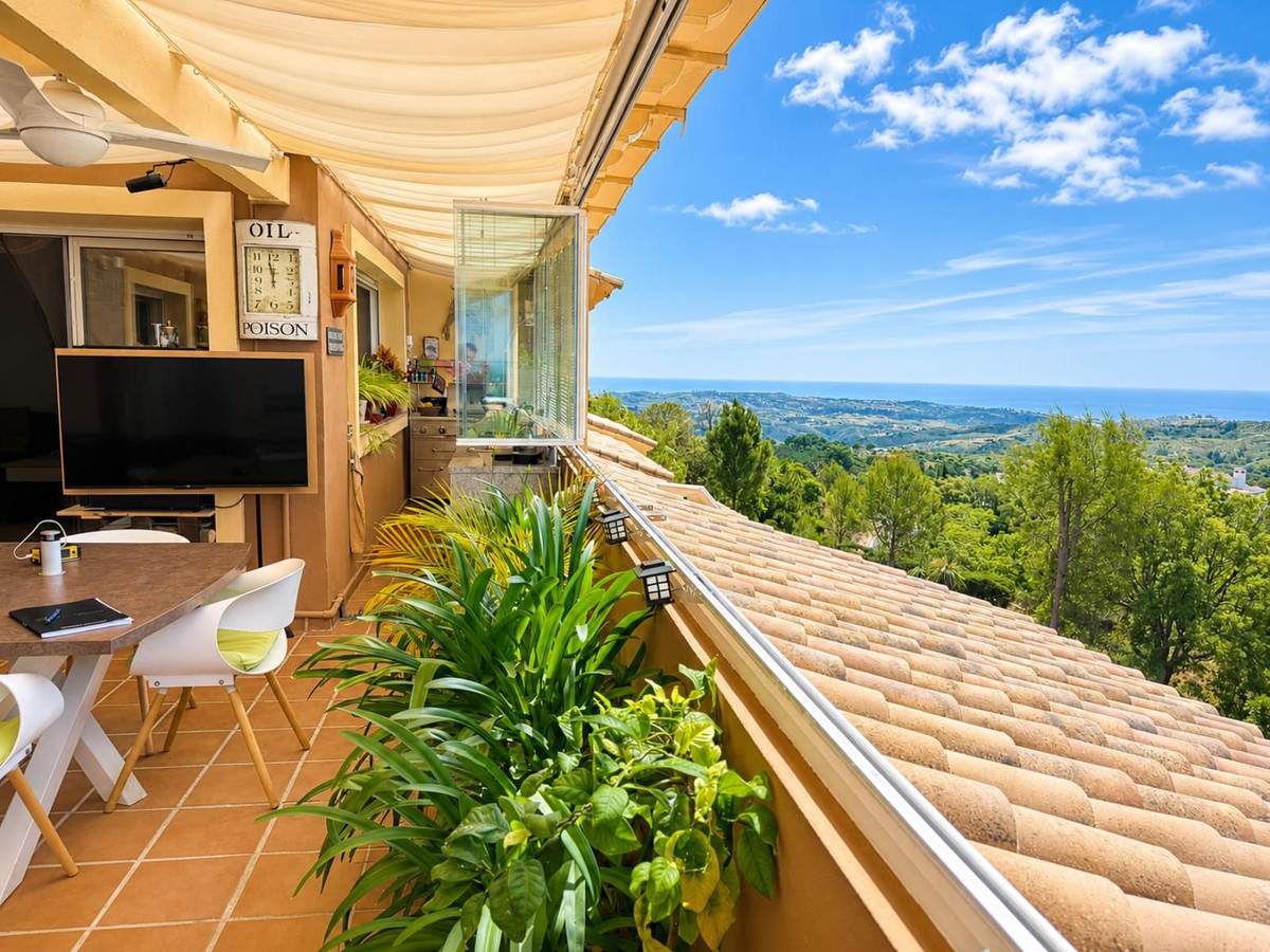2 Bed Apartment for sale in La Mairena Costa Del Sol, Málaga, Spain