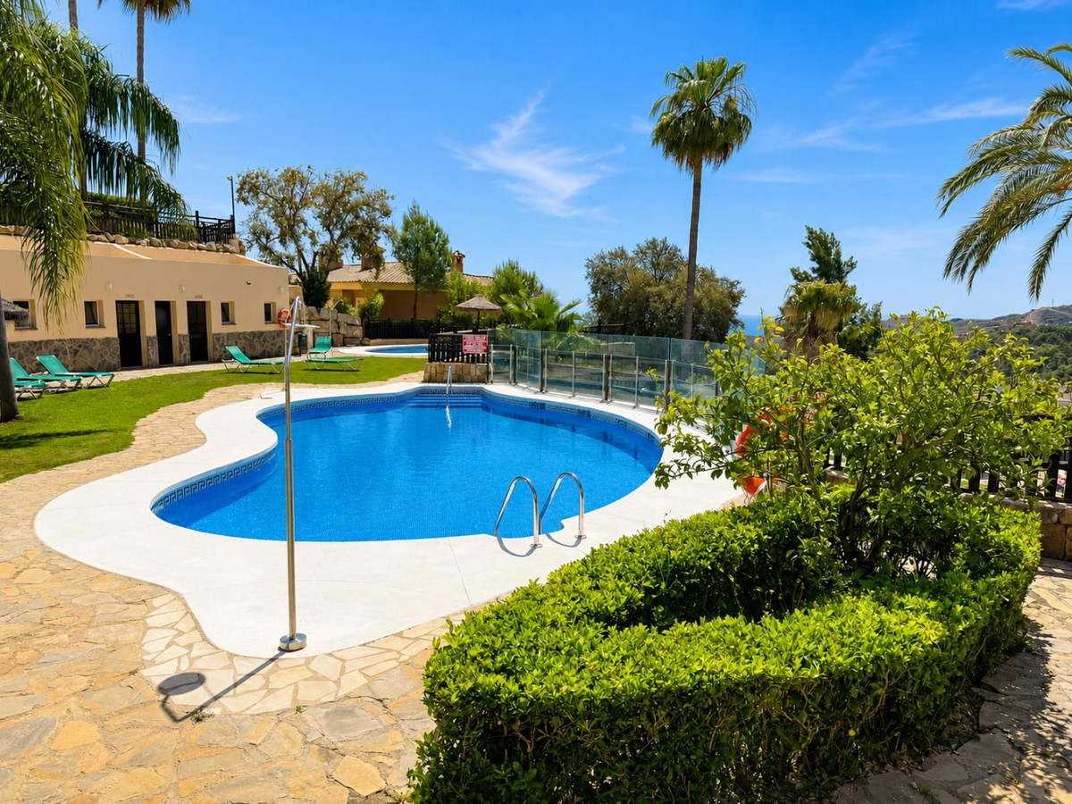 2 Bed Apartment for sale in La Mairena Costa Del Sol, Málaga, Spain