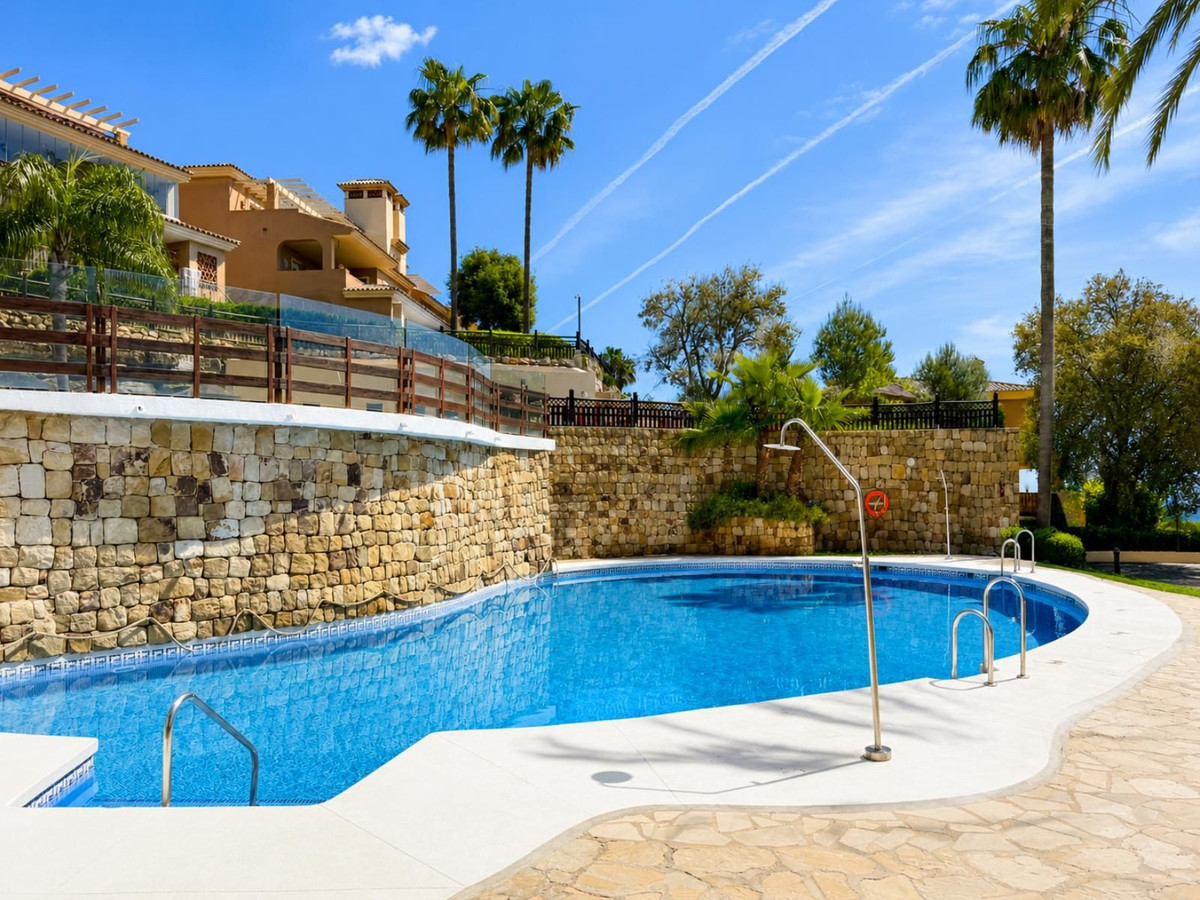 2 Bed Apartment for sale in La Mairena Costa Del Sol, Málaga, Spain