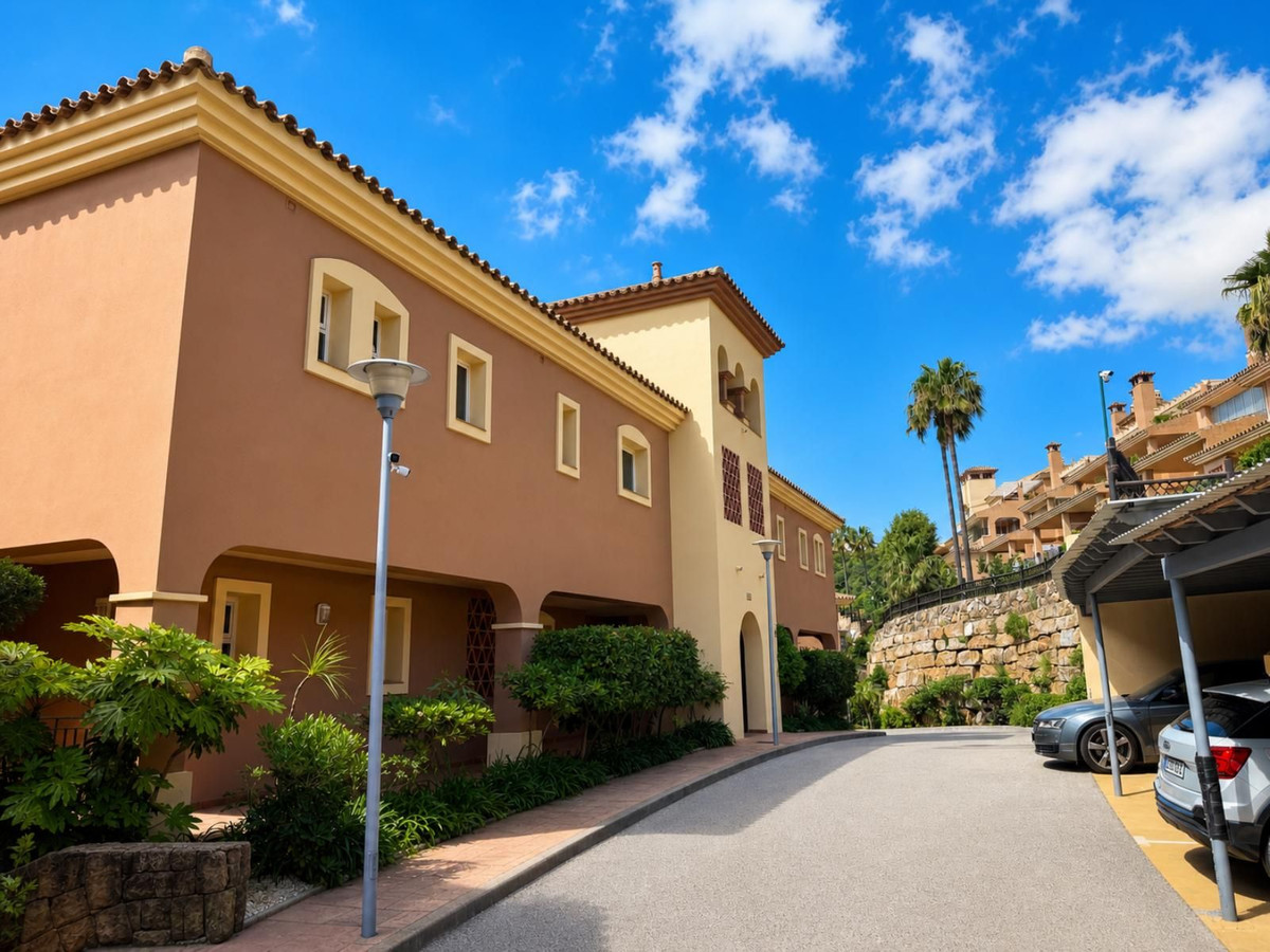 2 Bed Apartment for sale in La Mairena Costa Del Sol, Málaga, Spain