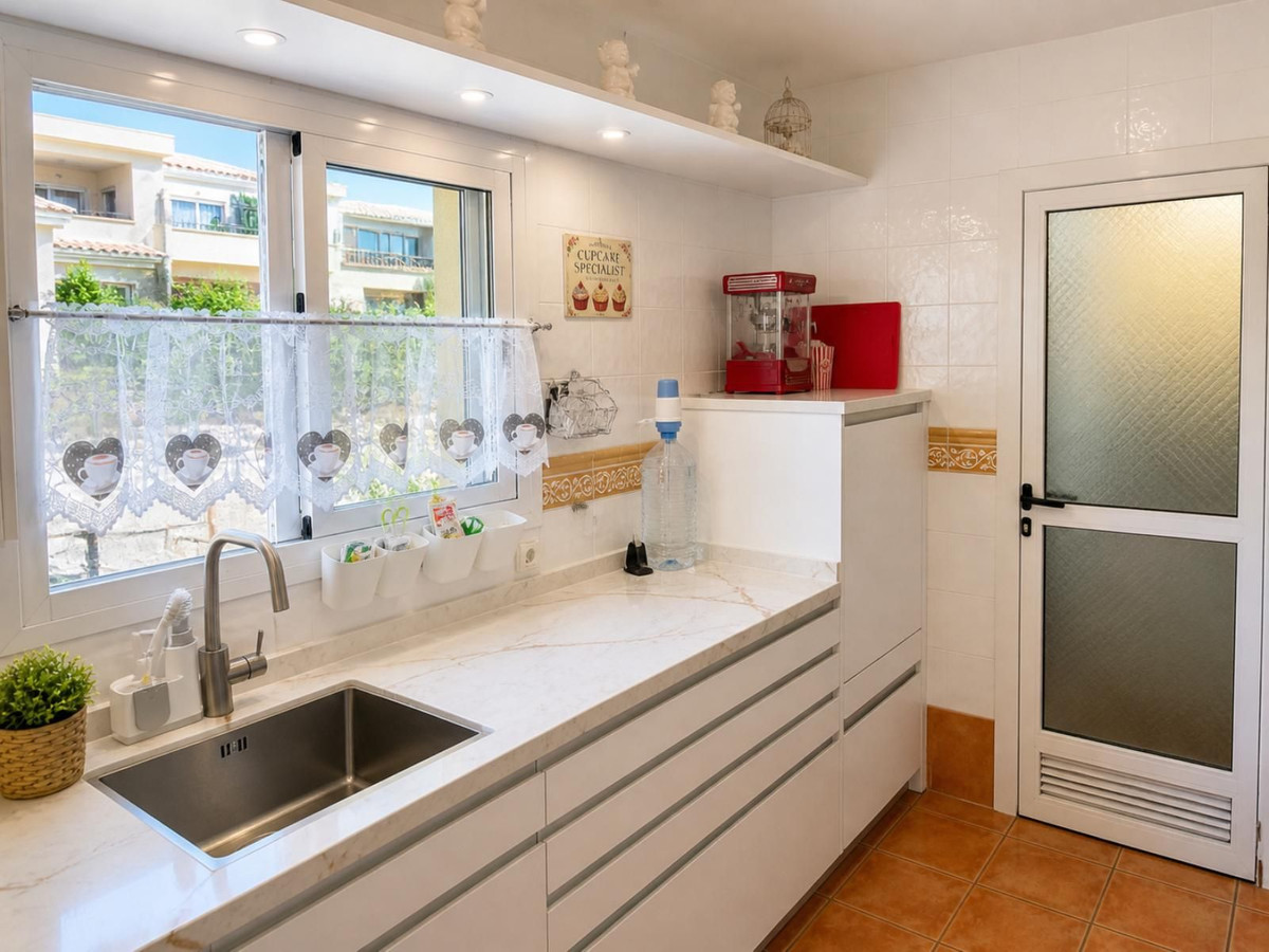 2 Bed Apartment for sale in La Mairena Costa Del Sol, Málaga, Spain