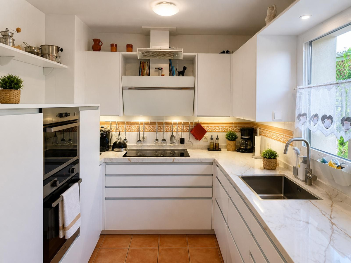 2 Bed Apartment for sale in La Mairena Costa Del Sol, Málaga, Spain