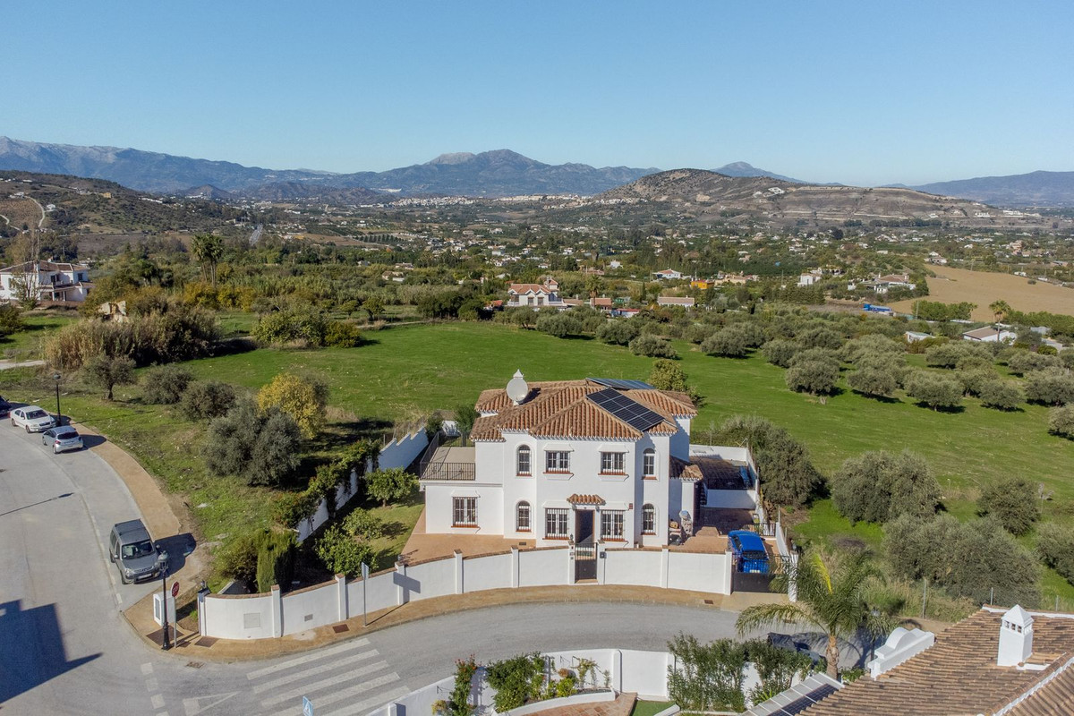 4 Bed Townhouse for sale in Alhaurín El Grande Costa Del Sol, Málaga, Spain