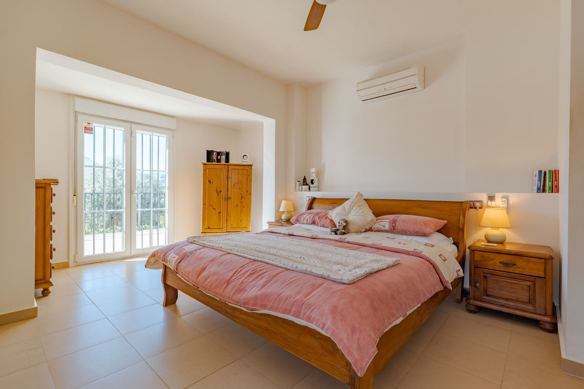 4 Bed Townhouse for sale in Alhaurín El Grande Costa Del Sol, Málaga, Spain