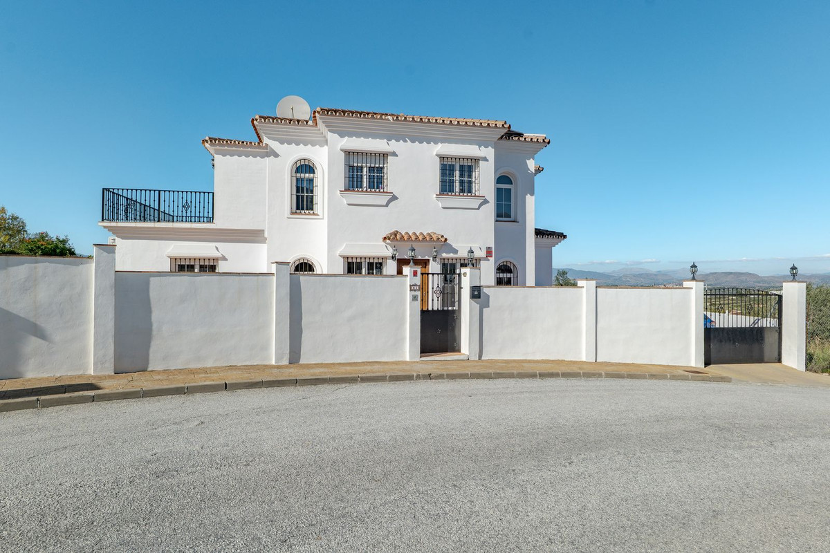 4 Bed Townhouse for sale in Alhaurín El Grande Costa Del Sol, Málaga, Spain