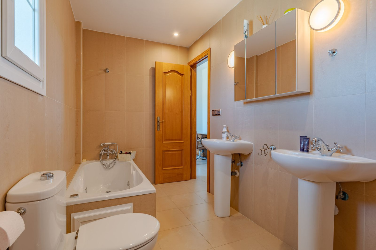 4 Bed Townhouse for sale in Alhaurín El Grande Costa Del Sol, Málaga, Spain