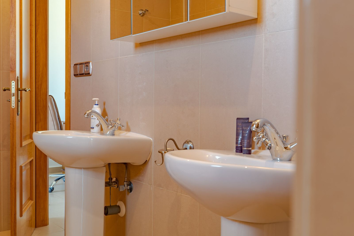 4 Bed Townhouse for sale in Alhaurín El Grande Costa Del Sol, Málaga, Spain
