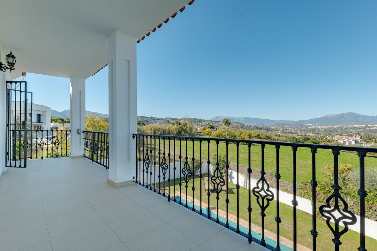 4 Bed Townhouse for sale in Alhaurín El Grande Costa Del Sol, Málaga, Spain