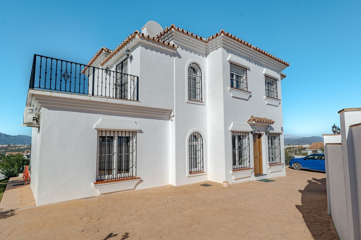 4 Bed Townhouse for sale in Alhaurín El Grande Costa Del Sol, Málaga, Spain