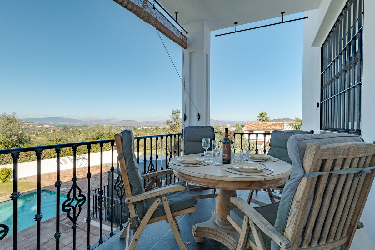 4 Bed Townhouse for sale in Alhaurín El Grande Costa Del Sol, Málaga, Spain