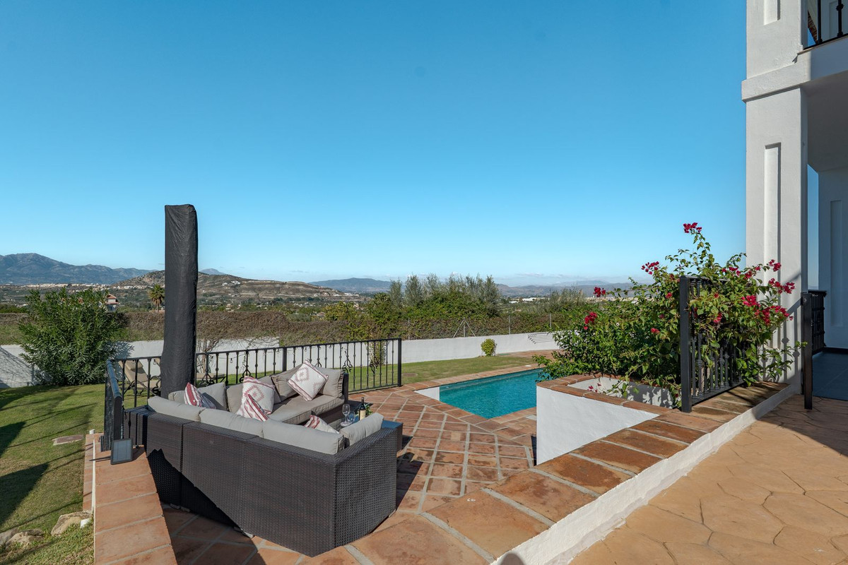 4 Bed Townhouse for sale in Alhaurín El Grande Costa Del Sol, Málaga, Spain