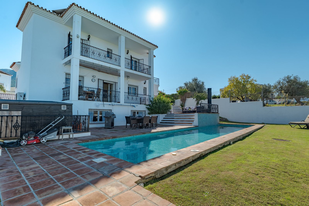 4 Bed Townhouse for sale in Alhaurín El Grande Costa Del Sol, Málaga, Spain
