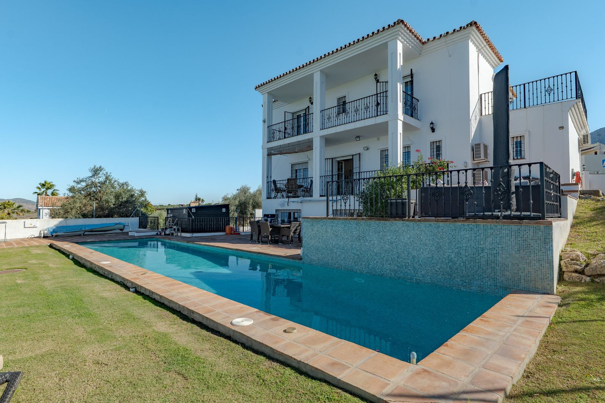 4 Bed Townhouse for sale in Alhaurín El Grande Costa Del Sol, Málaga, Spain