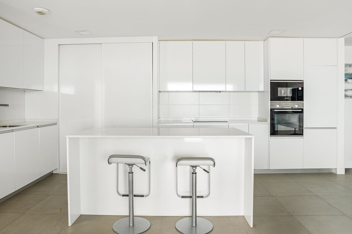 3 Bed Apartment for sale in Benalmadena Costa Costa Del Sol, Málaga, Spain