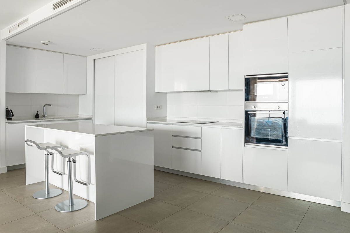 3 Bed Apartment for sale in Benalmadena Costa Costa Del Sol, Málaga, Spain