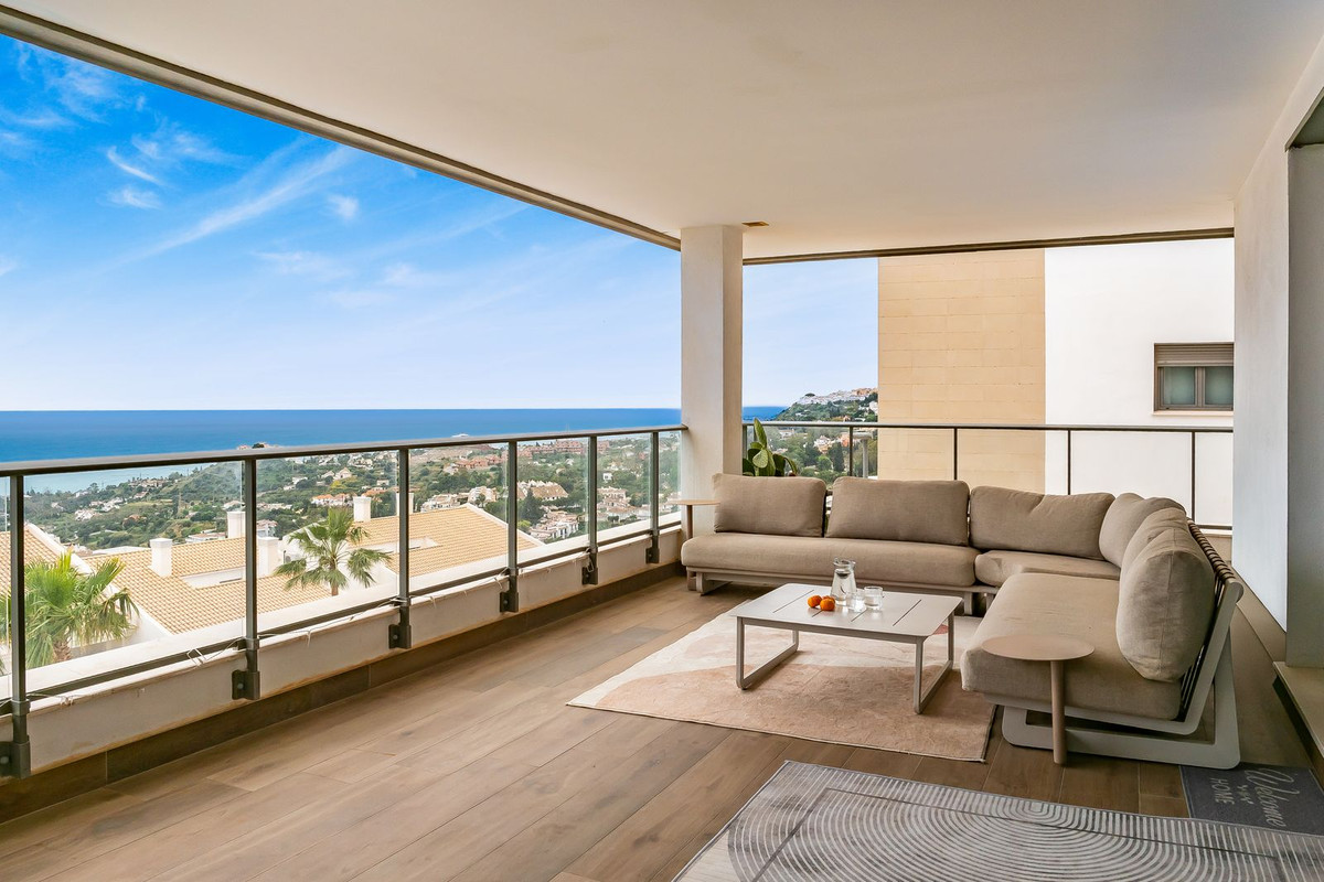 3 Bed Apartment for sale in Benalmadena Costa Costa Del Sol, Málaga, Spain